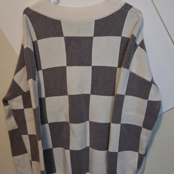 Oversized Checkered Button Down Cardigan Sweater - Picture 3 of 3